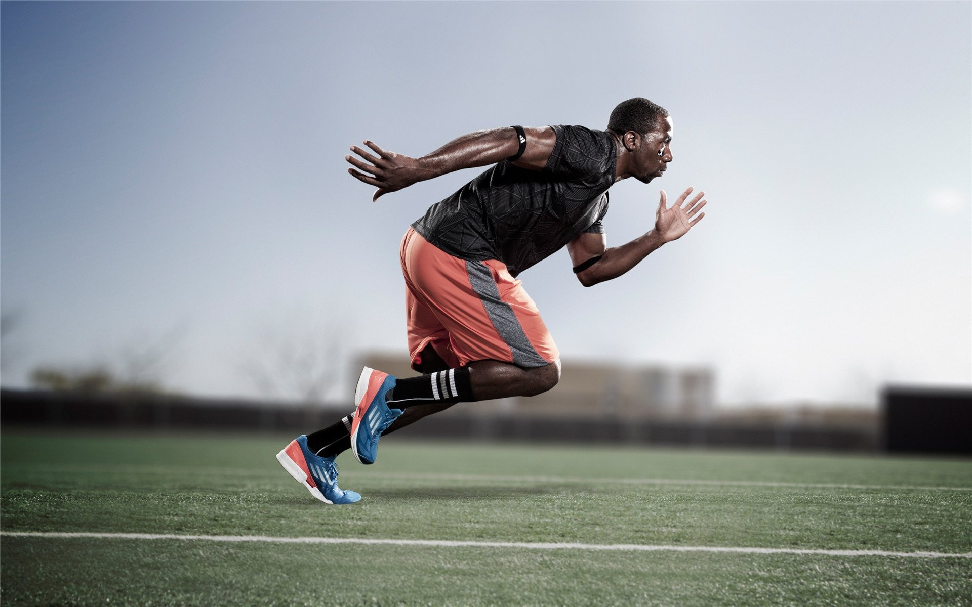 NBA总决赛激战正酣 勇士队主场逆转凯尔特人夺赛点