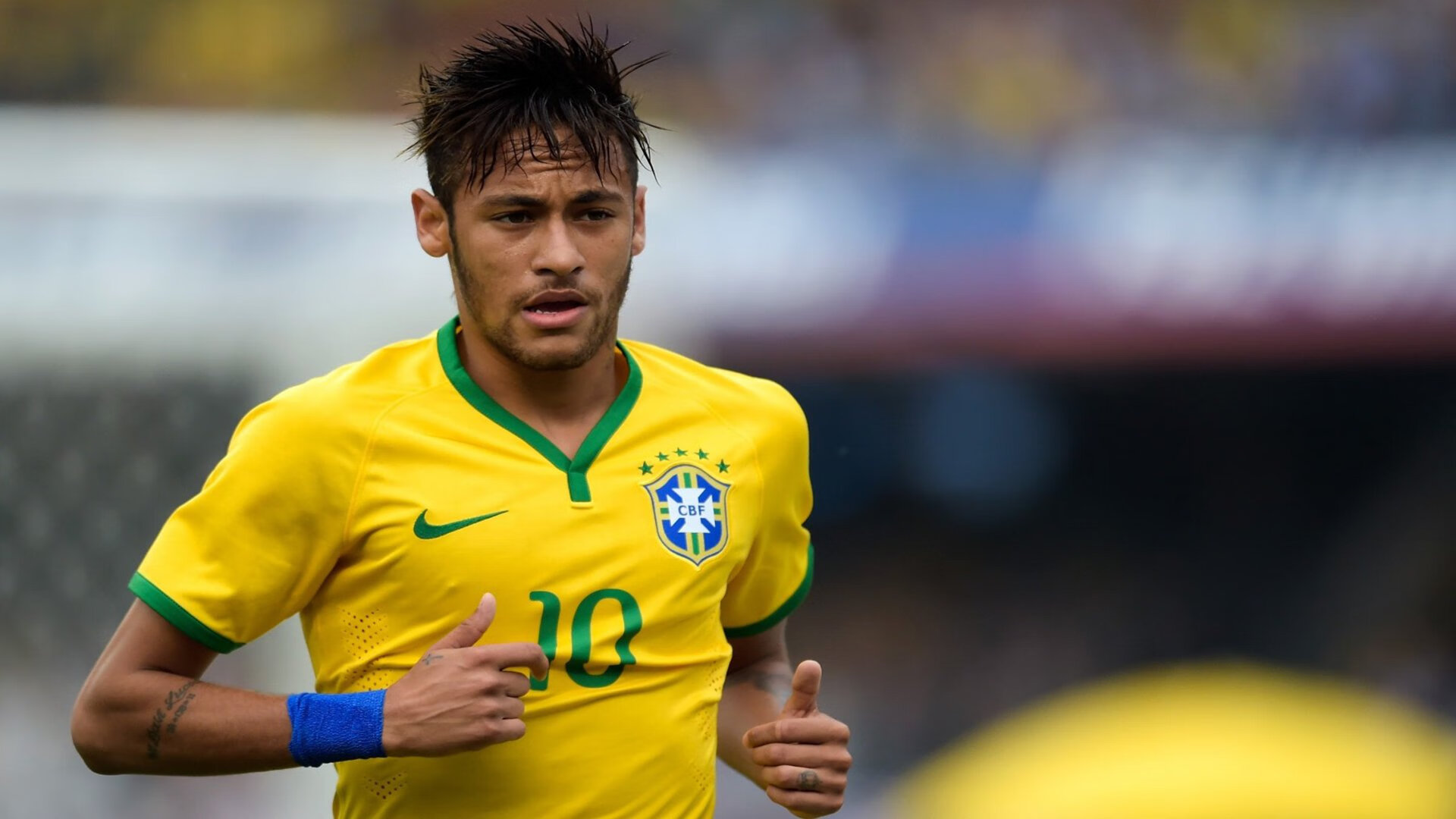 NBA季后赛激战正酣,勇士逆转独行侠,库里关键三分锁定胜局